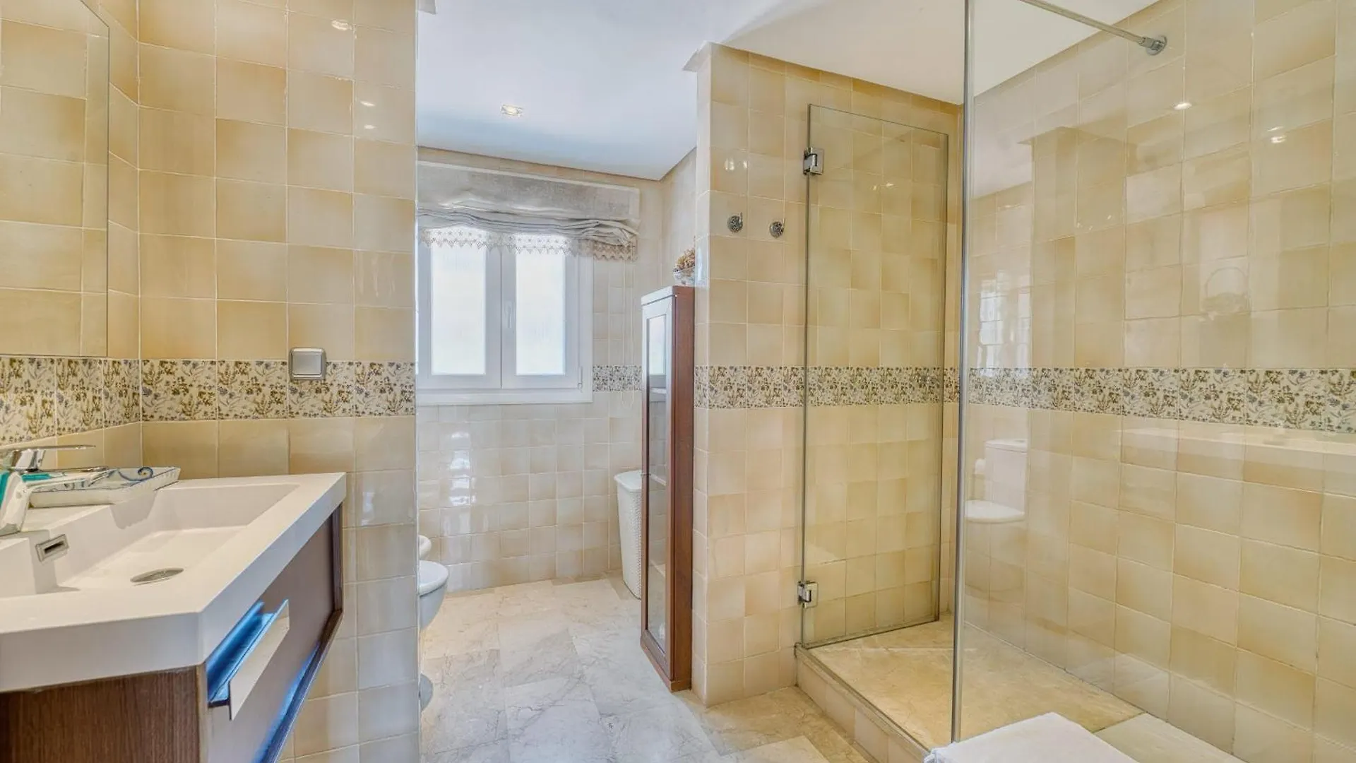 1107 Marbella Beach Front House Holiday home