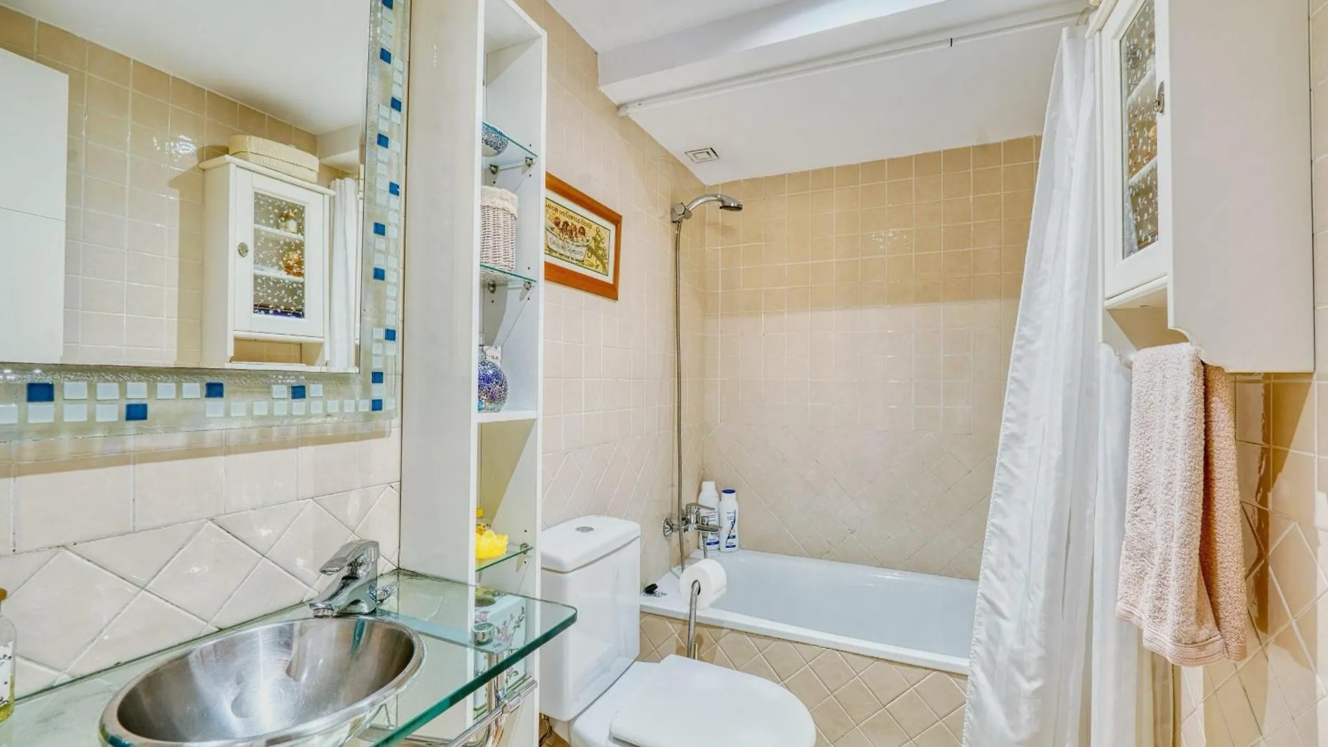 Nyaraló 1107 Marbella Beach Front House